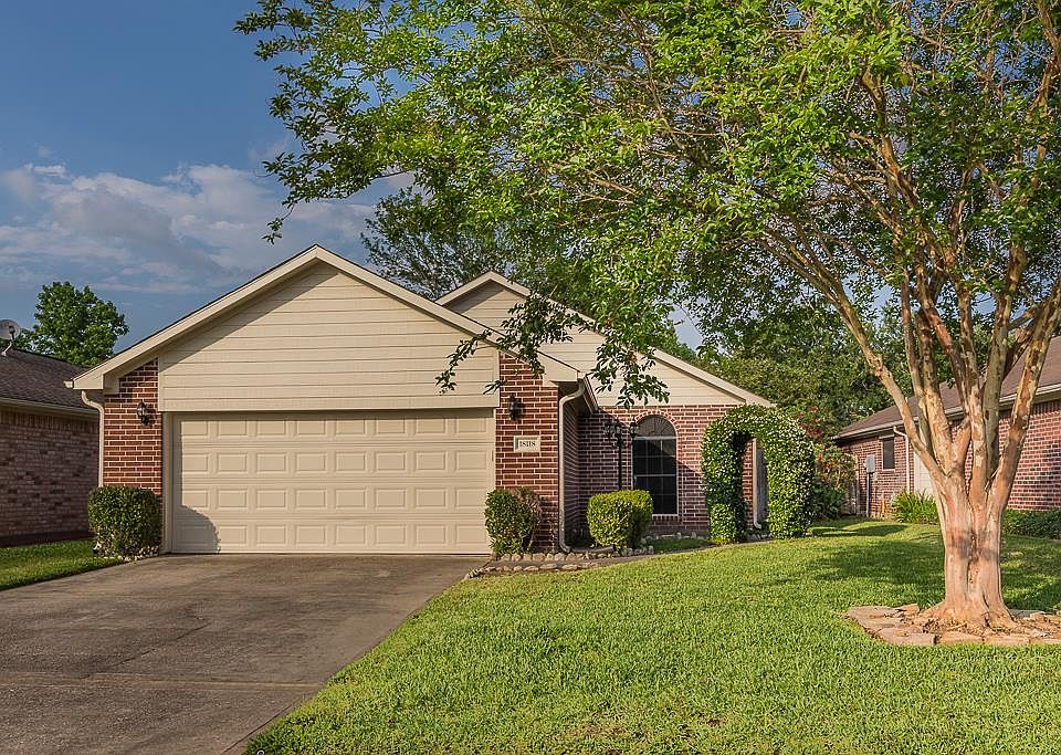 1st image of 18118 Beaverdell Dr