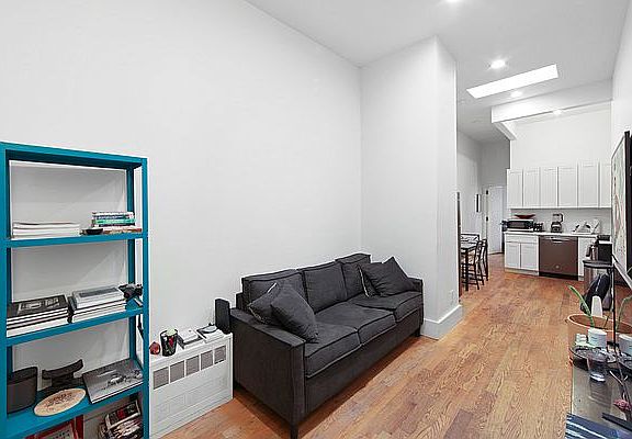 5th image of 354 Menahan St Floor 3
