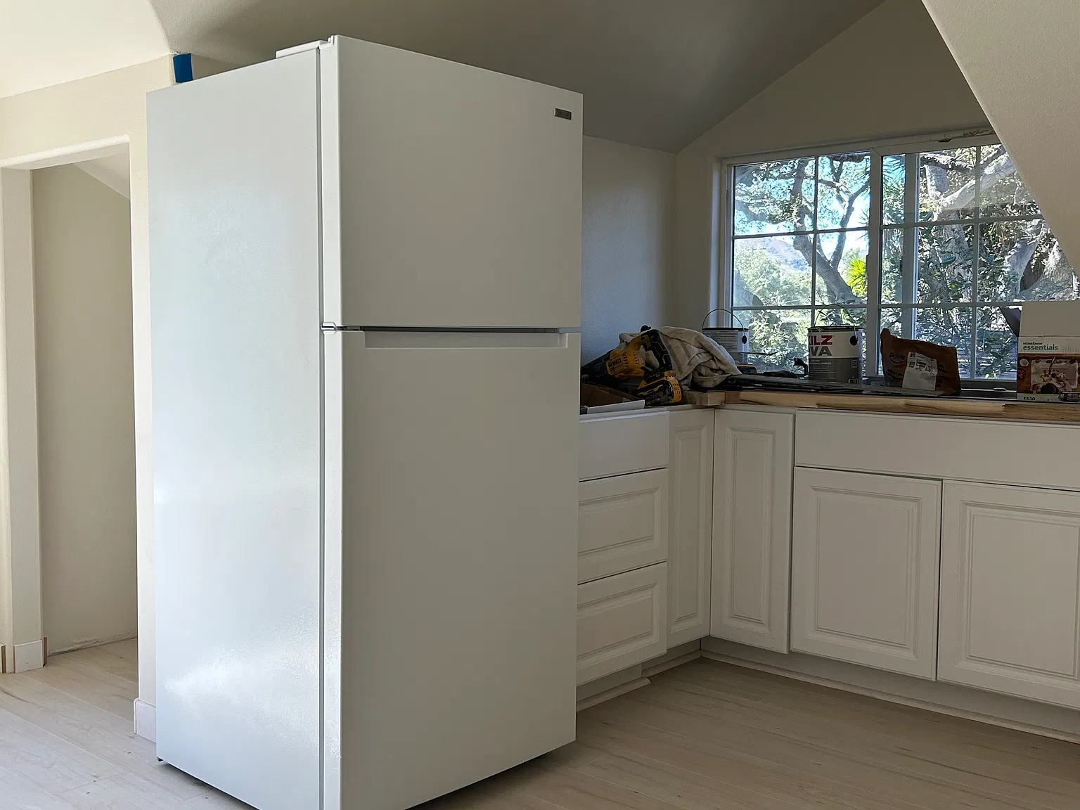 1125 Cliff Dr — Photo 2