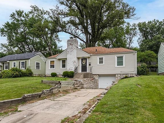 3rd image of 8831 Maiden Ln