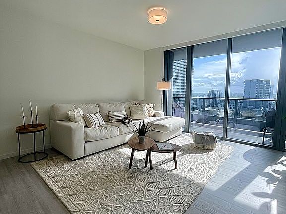 5th image of 1000 Brickell Plz Unit 2010