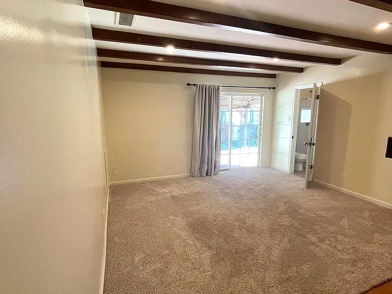 5668 Jumilla Ave — Photo 18