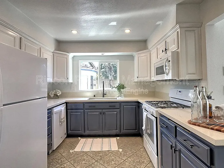 2585 Warbler Ave — Photo 17