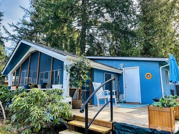 10133 Whitecap Dr NW, Olympia, WA 98502