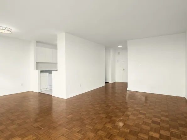 112-01 Queens Boulevard image 7 of 34