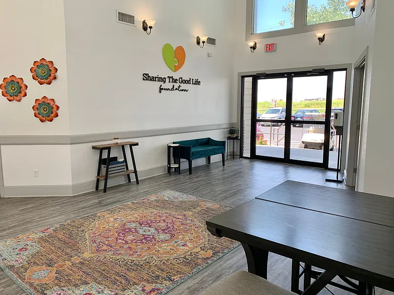 Quail Hollow Apartments — Photo 6