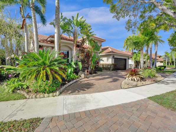 762 Crescent Way