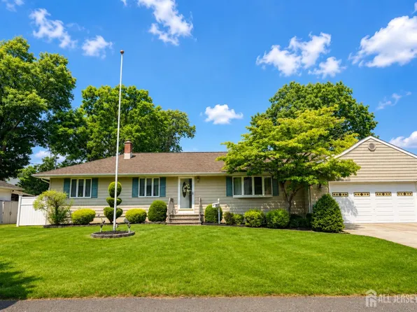16 Ivy Pl, Monroe Township, NJ 08831