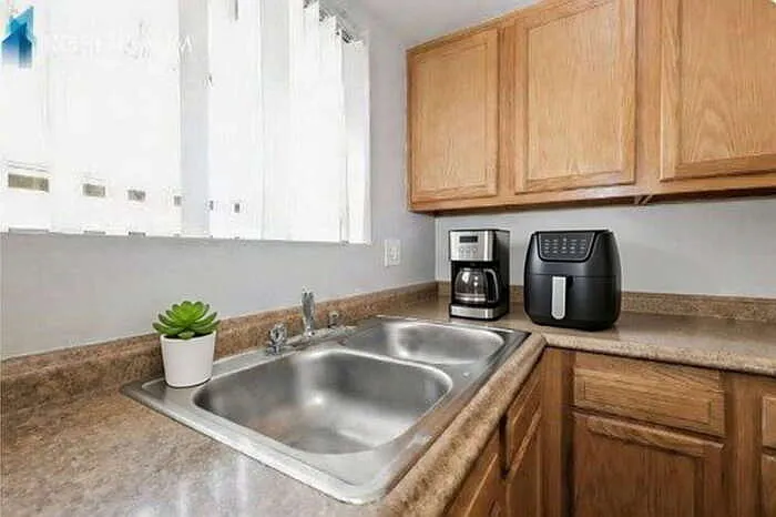 2 bed, 1.0 bath, 917 sqft, $849 — Photo 3