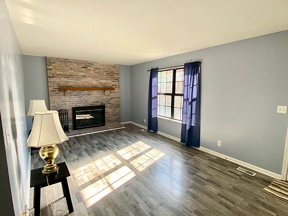 3rd image of 8429 Persimmon Grove Pike