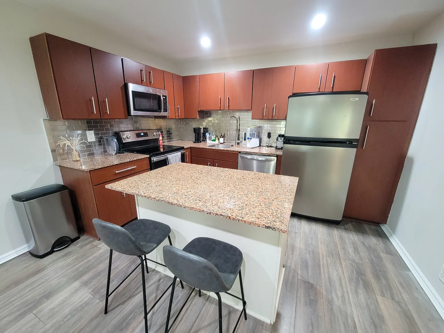 1 bed, $2,400 — Photo 2