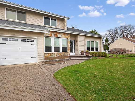 2nd image of 28 Timber Ridge Drive