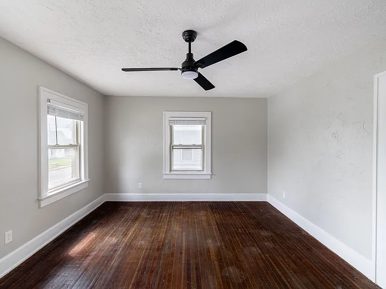 3554 N College Ave — Photo 24