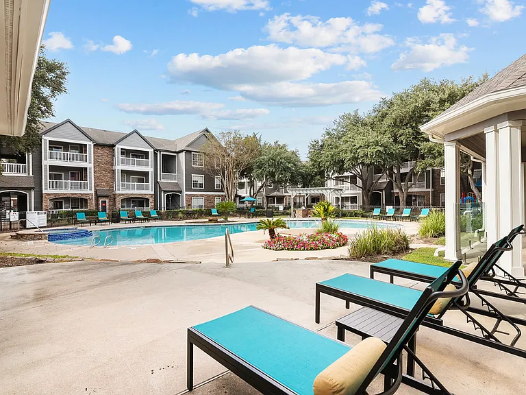 Weston at Copperfield — Photo 16