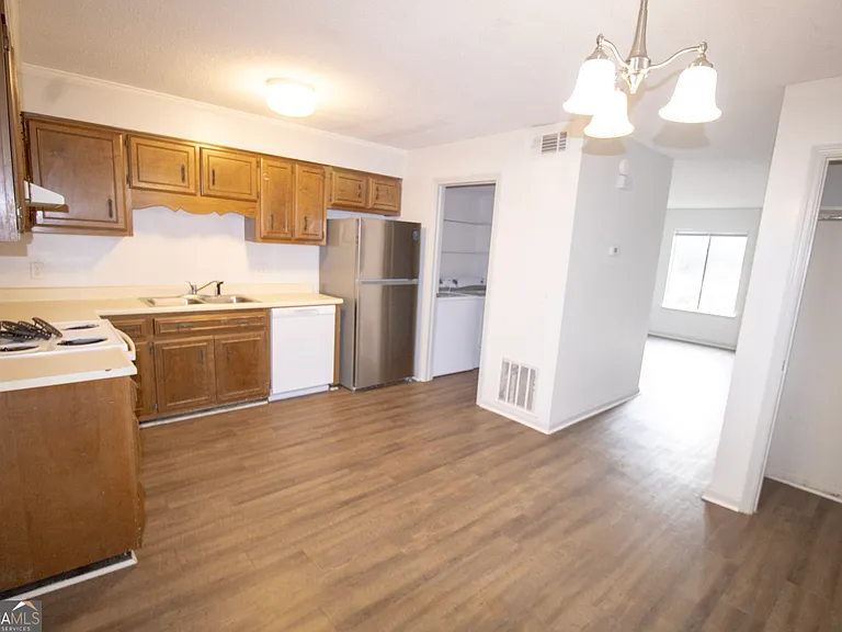 251 Knight Dr #10 — Photo 3