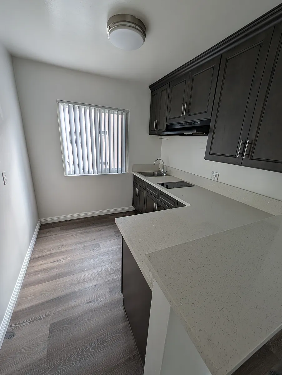Building Photo - 334 N Berendo St #213