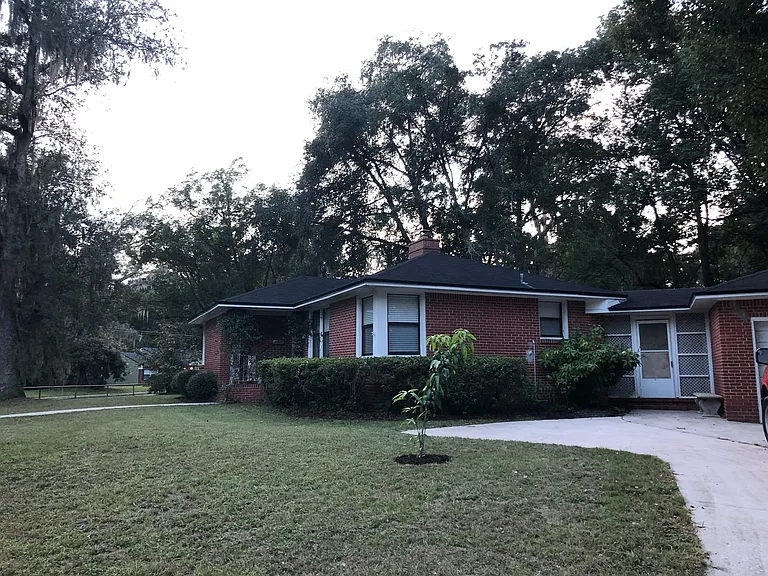 1522 Murray Dr — Photo 2