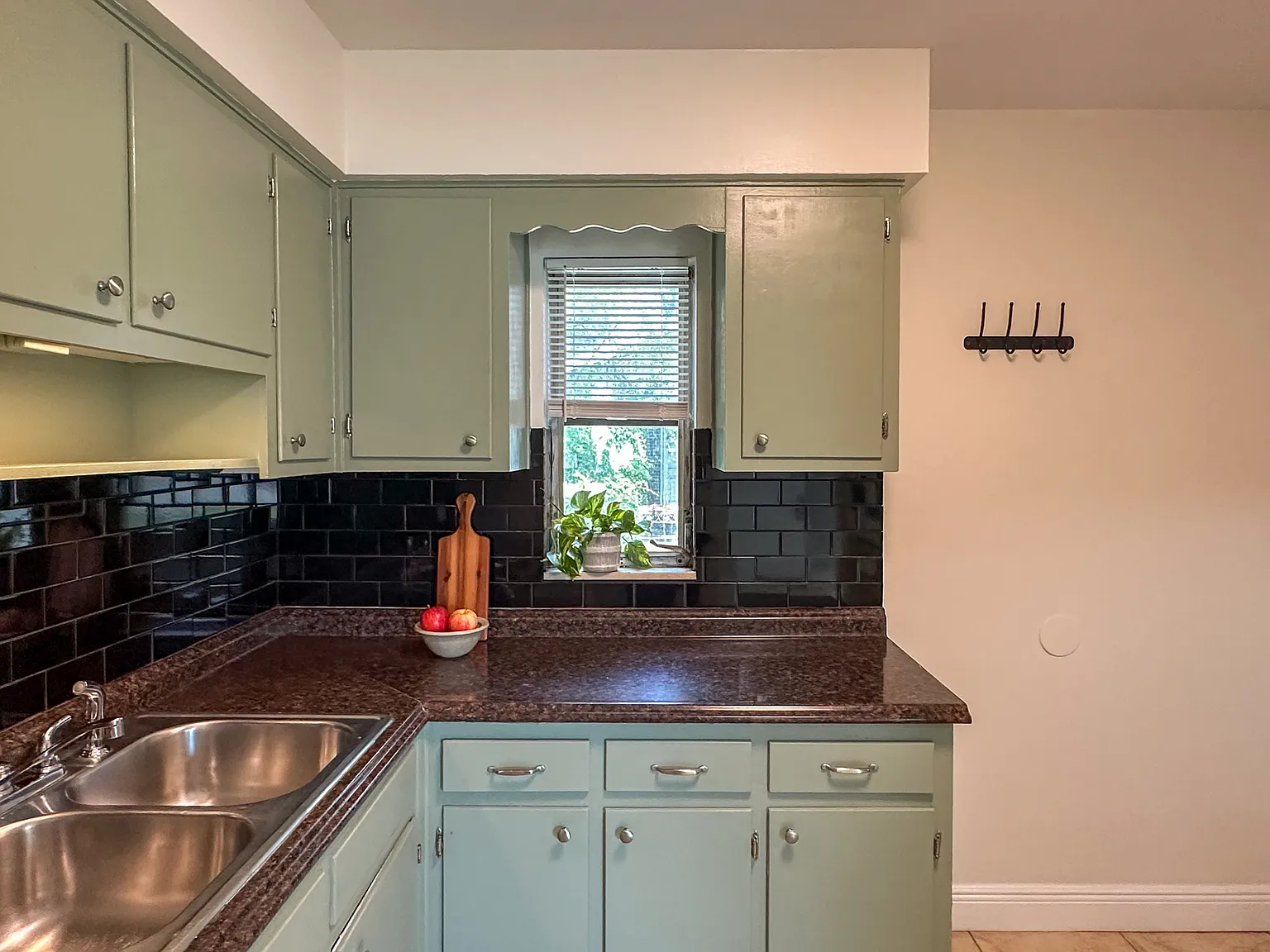 3 bed, 1244 sqft, $1,875 — Photo 4