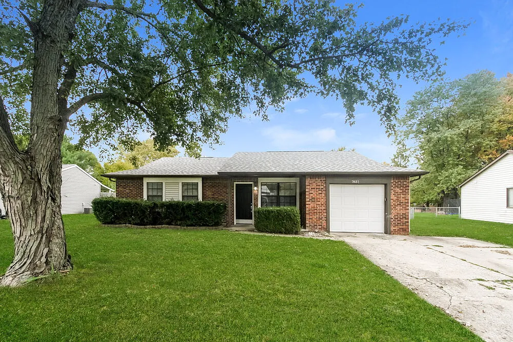7837 Inverness Dr photo 1