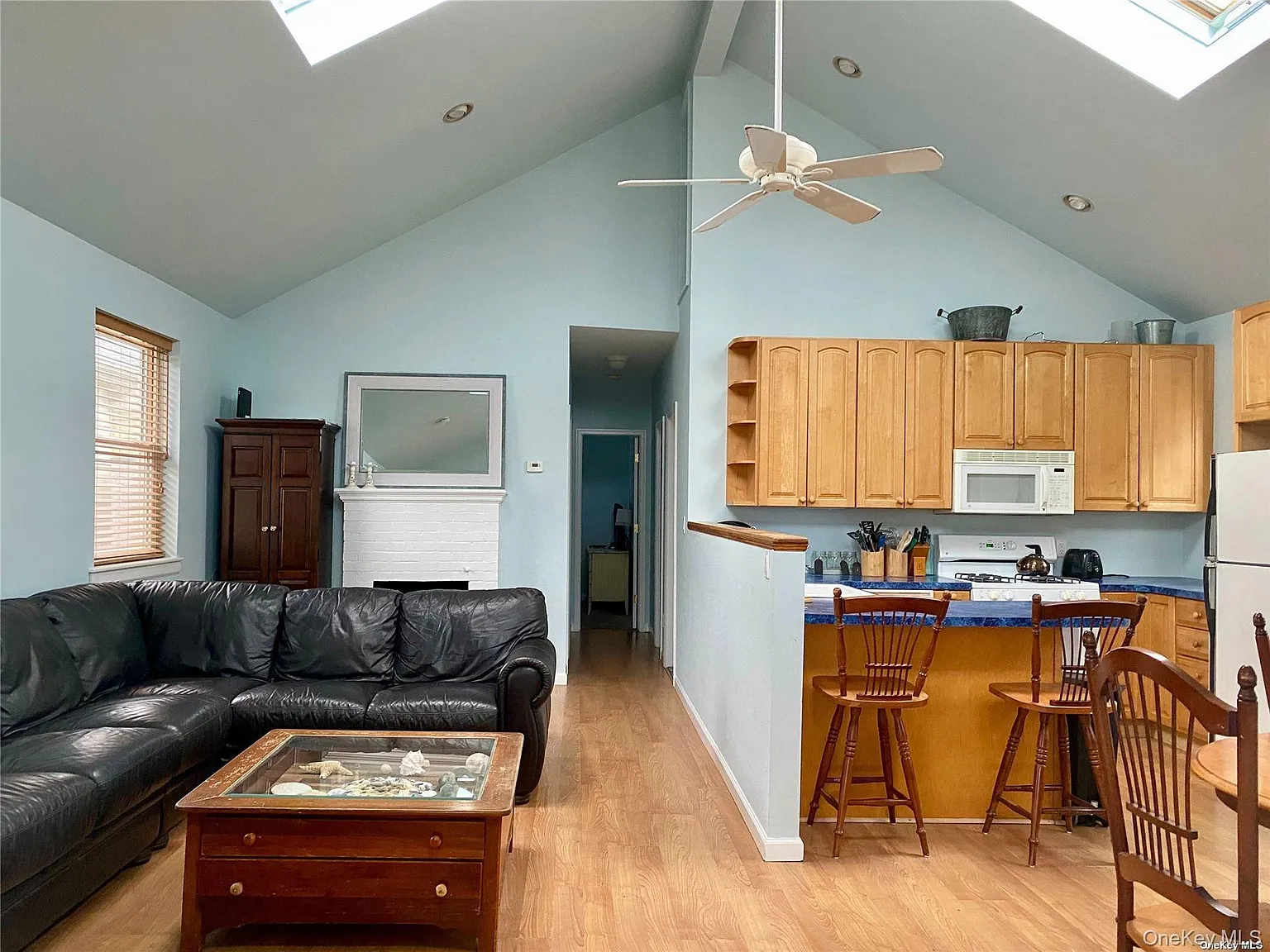 3 bed, 1.0 bath, $3,000 — Photo 2