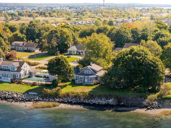 70 Bayview Ave, Portsmouth, RI 02871
