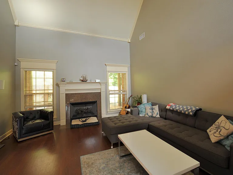 1416 Lansing St — Photo 6