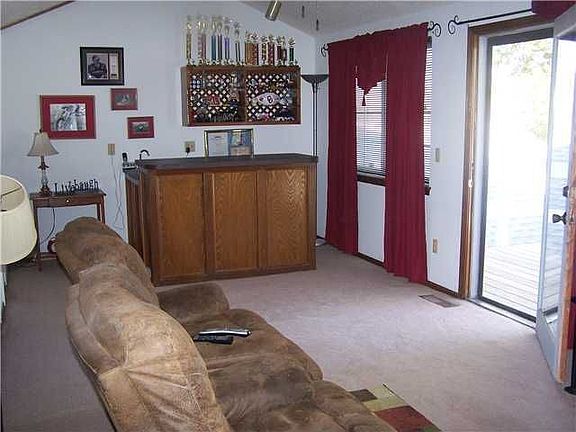 3rd image of 2108 Yellowstone Dr