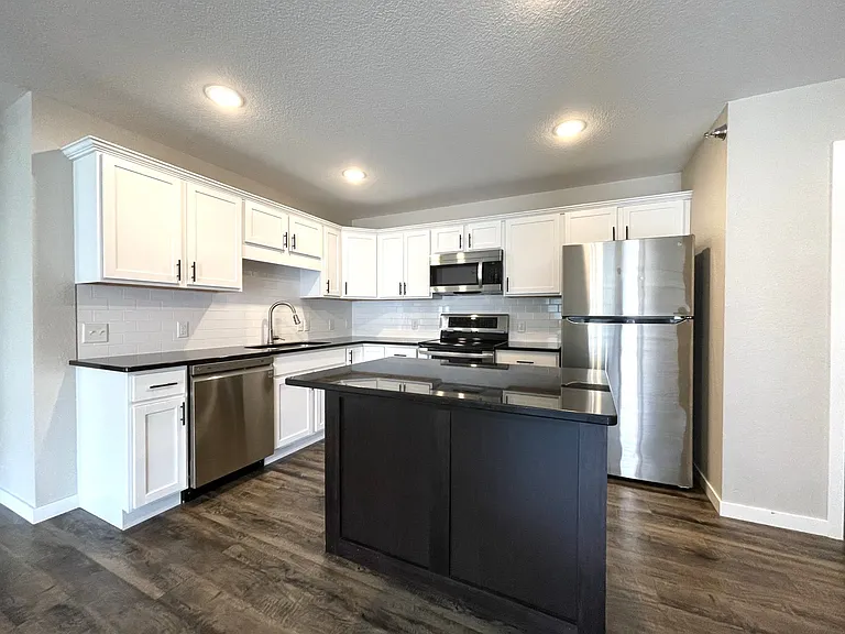 Gateway Place Apartments — Photo 34