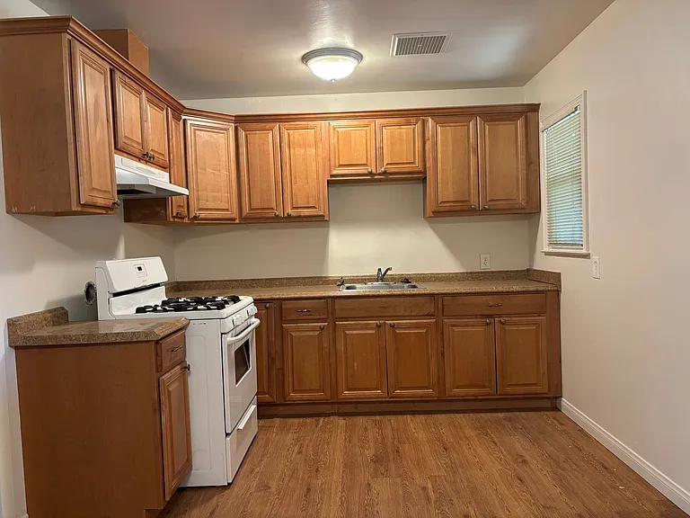 1214 W Pontiac Way — Photo 2
