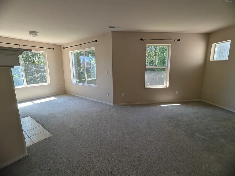 38 Dr SE — Photo 11