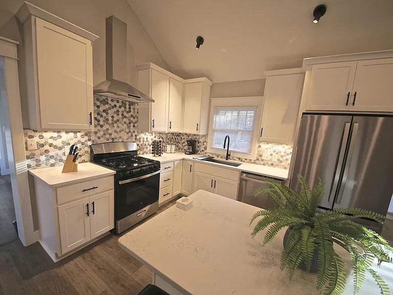 113 E Southern Dr — Photo 18