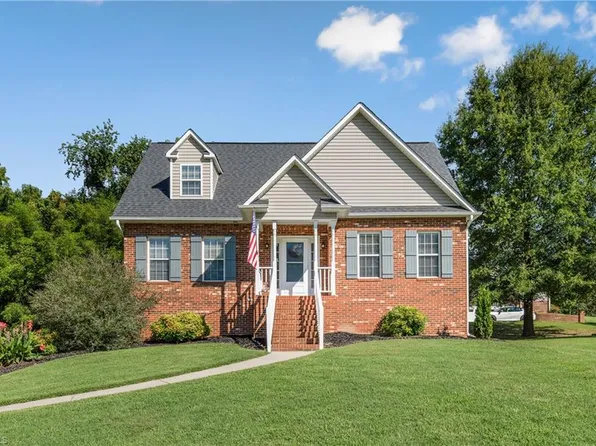 2010 Country Hills Dr, Mount Airy, NC 27030