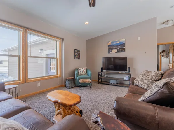 766 Victory Ln, Lander, WY 82520