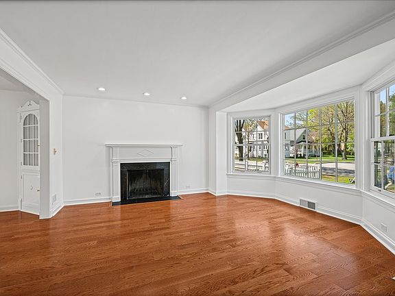2nd image of 134 Park Ave