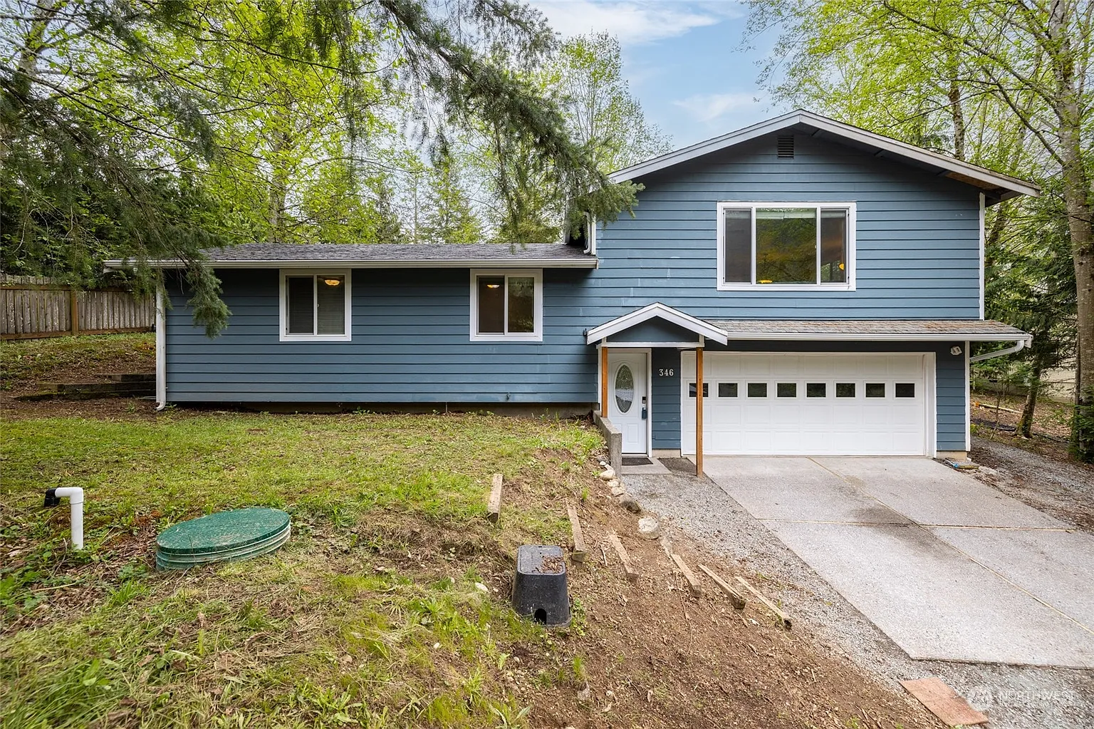 346 Ridgeway Place photo 1