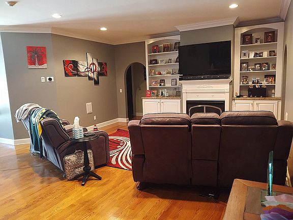 4th image of 1216 Barnsley Pl