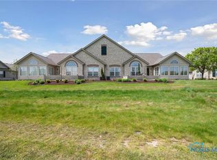 2730 Canterbury Cir #23B, Pt Clinton, OH 43452