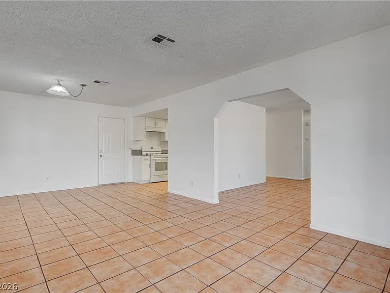 707 Honeybee Ct — Photo 11