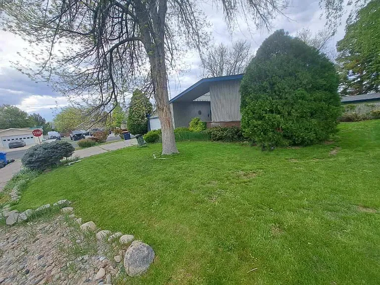 2009 Hillcrest Dr — Photo 6