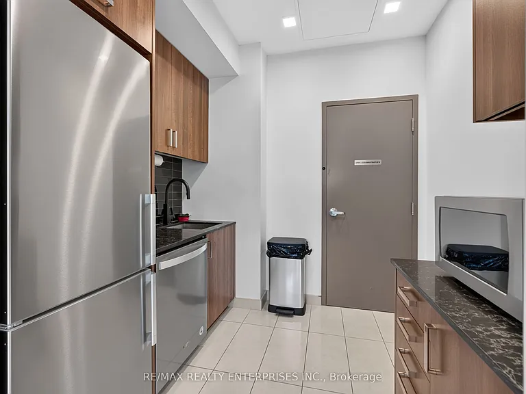 1575 Lakeshore Rd W #340 — Photo 35