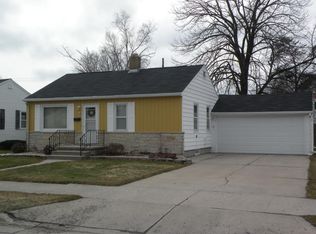 804 Mac Arthur Dr, Manitowoc, WI 54220