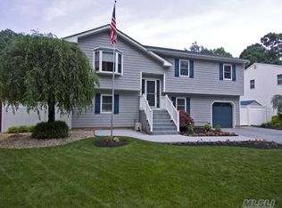 4 Browning St, Saint James, NY 11780
