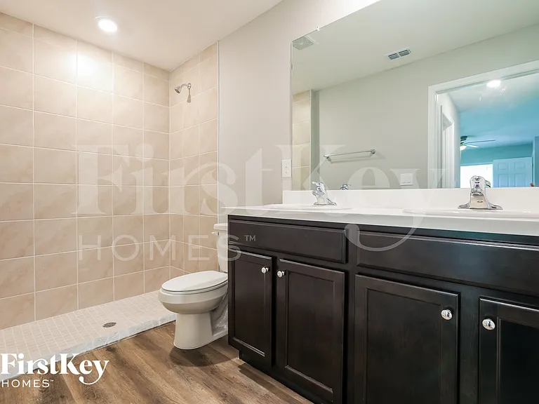 1235 Desmond St — Photo 8