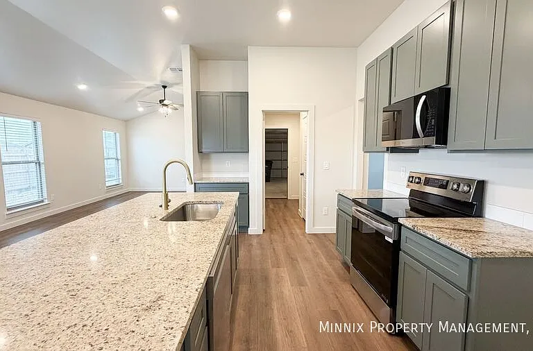 2151 Langford Ave — Photo 5