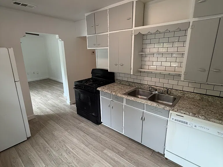 625 W 35th St — Photo 6