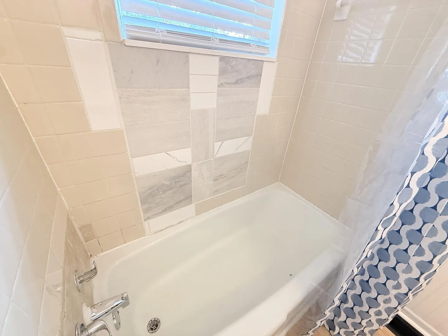3 bed, 1.0 bath, 1050 sqft, $979 — Photo 4