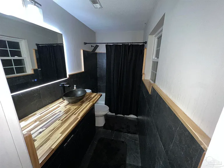 8100 Six Pence Dr — Photo 4