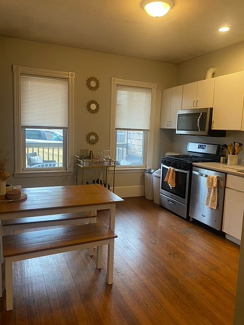 1st image of 699 E 7th St APT 1