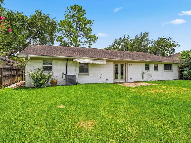 11102 Endicott Ln — Photo 31