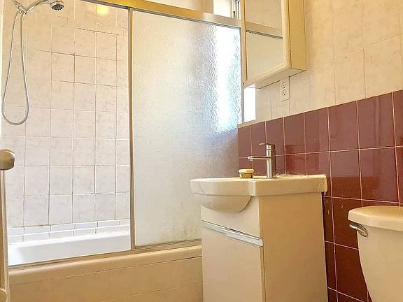 3rd image of 265 Marion St #5